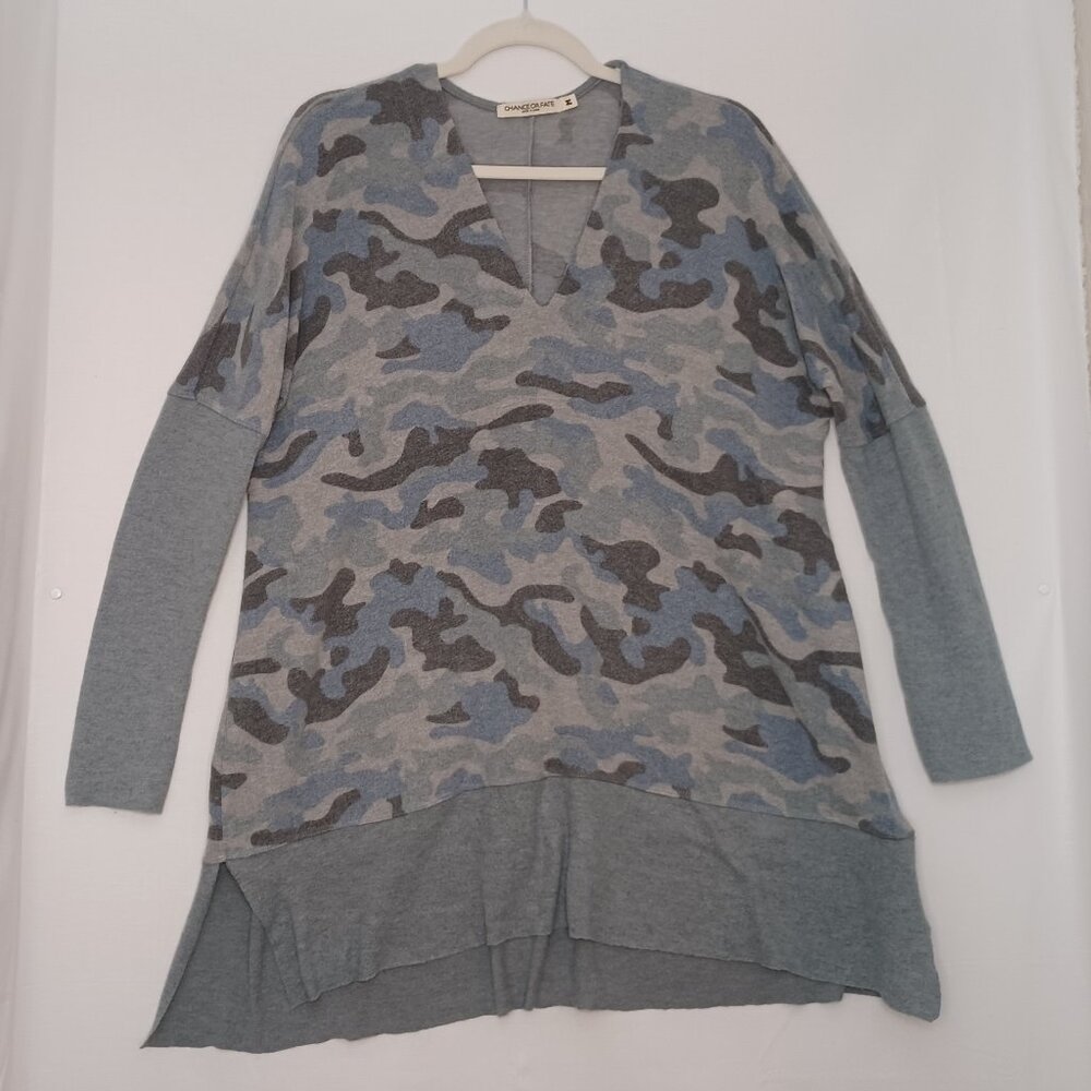 Women's Chance or Fate Oversized Blue Fade Camoflage Long Sleeve Top Size Medium
